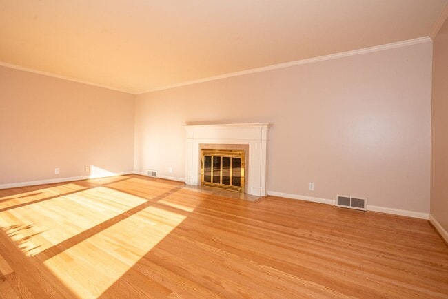 Building Photo - Beautiful Magnolia Brick close to village ...