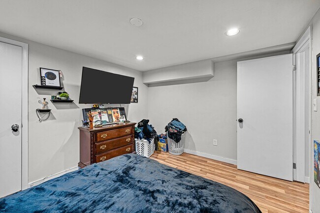 Building Photo - Gorgeous Two Bedroom in Sloan's Lake!