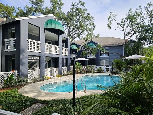 Building Photo - 606 S Albany Ave