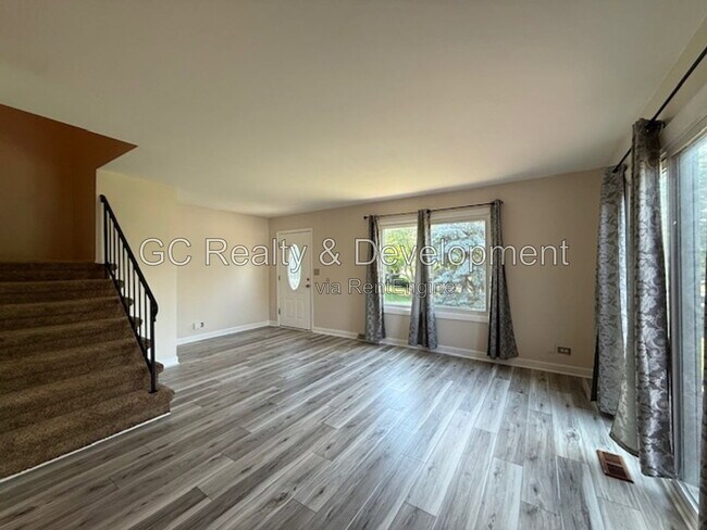 Building Photo - 280 Paddock Cir