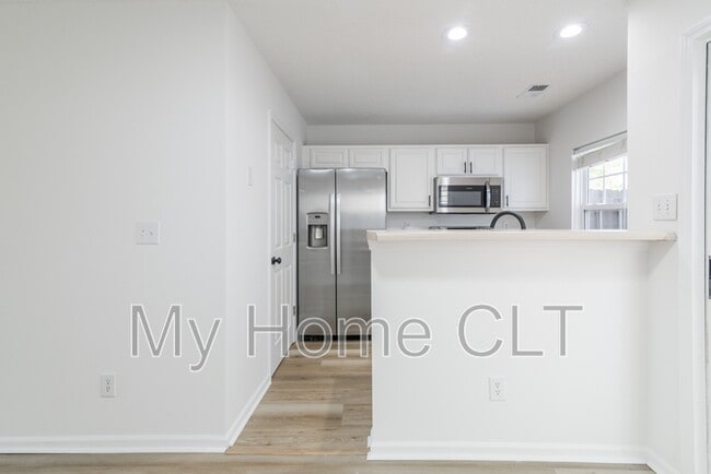 Building Photo - 1766 Forest Side Ln