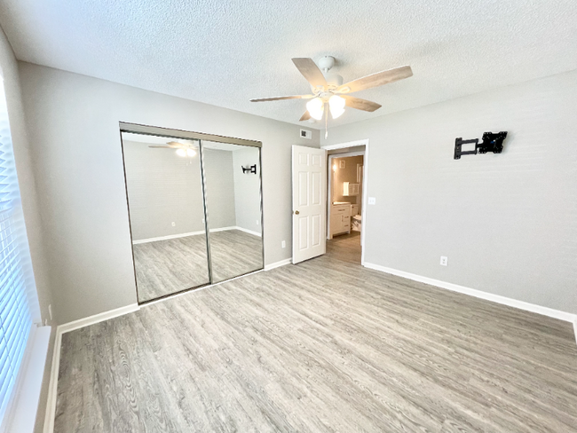 Building Photo - 1730 Oakdale Terrace Blvd