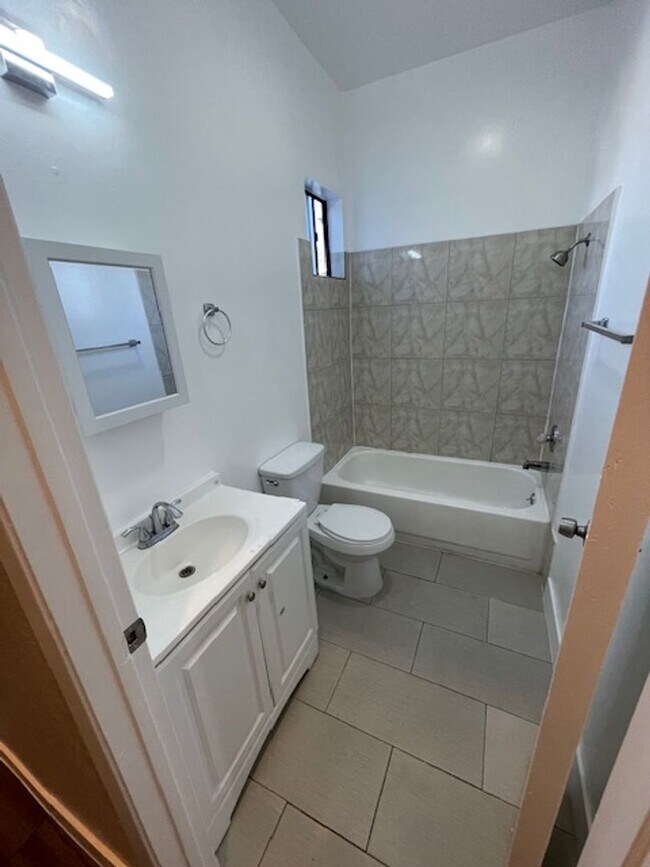 Building Photo - 1946 E 20th St