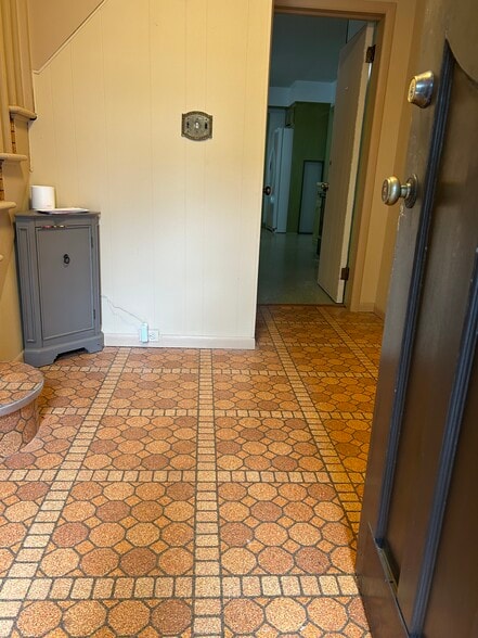 Building Photo - 34 Sand St