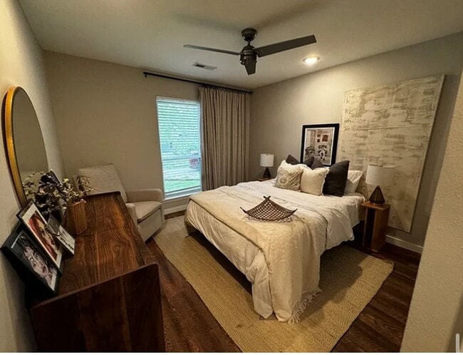 Building Photo - 1739 Creek Ct