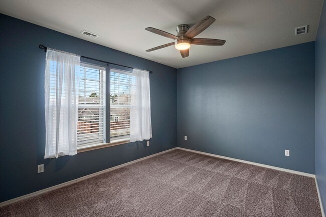 Building Photo - Updated home in Gardenside!