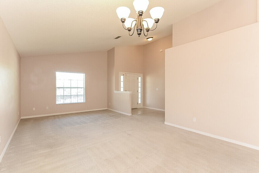 Building Photo - 1050 Bluegrass Dr