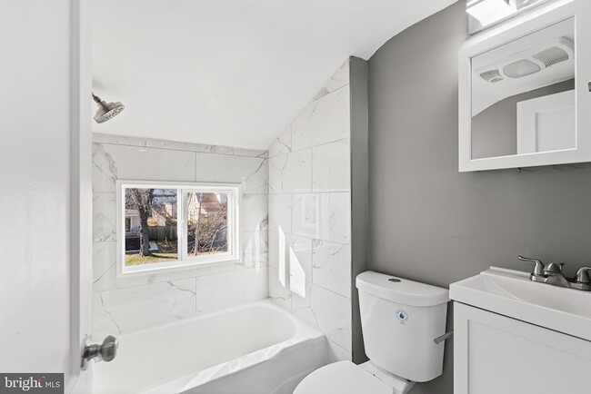 Building Photo - 3014 Royston Ave