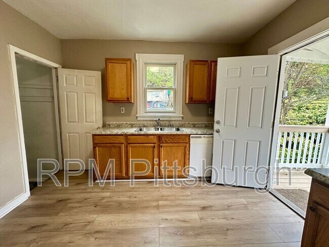 Building Photo - 102 Ivy St