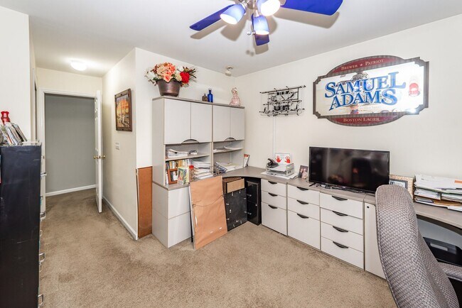 Building Photo - 7988 Shadow Oak Dr