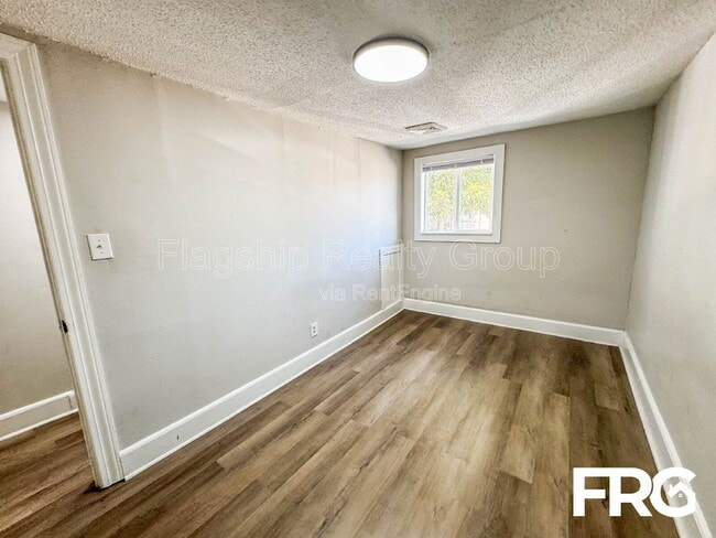 Building Photo - 600 Howell St