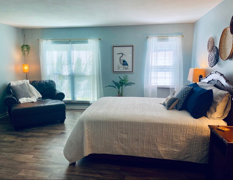 Building Photo - 6840 Blue Heron Blvd