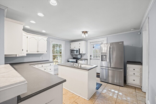 Building Photo - 512 Banks St