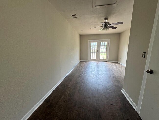 Building Photo - 851 Aspen Ln