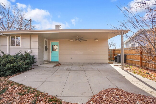 Building Photo - $2,795.00 - $300 OFF First Months' Rent - 5 Bedrooms, 2 Bathrooms, Single Family Home in Broomfie...