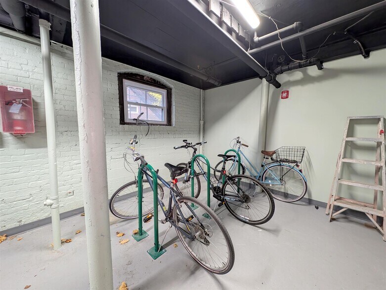 Building Photo - 7 Linnaean St