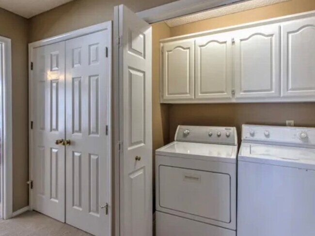 Building Photo - 4009 E 88th St