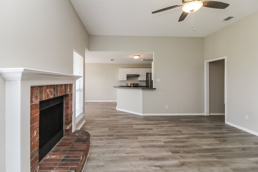 Building Photo - 321 Sondra Way