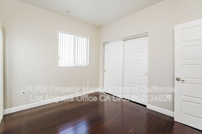 Building Photo - 11740 Vanowen St