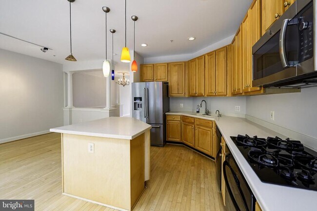 Building Photo - 1156 Regal Oak Dr