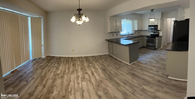Building Photo - 52156 Antler Dr
