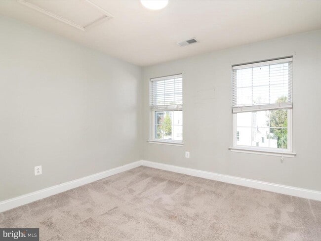 Building Photo - 1221 Orchid Rd