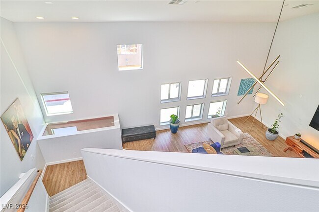 Building Photo - 251 Tower St