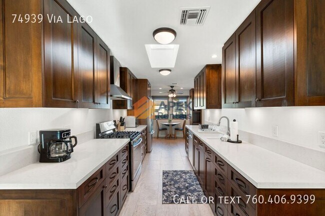 Building Photo - 74939 Vía Lago