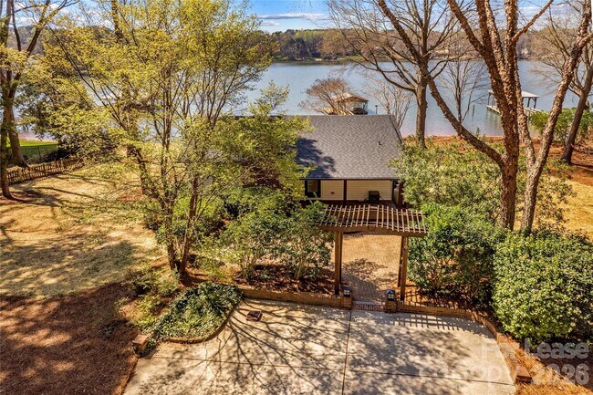 Building Photo - 118 Revere Dr