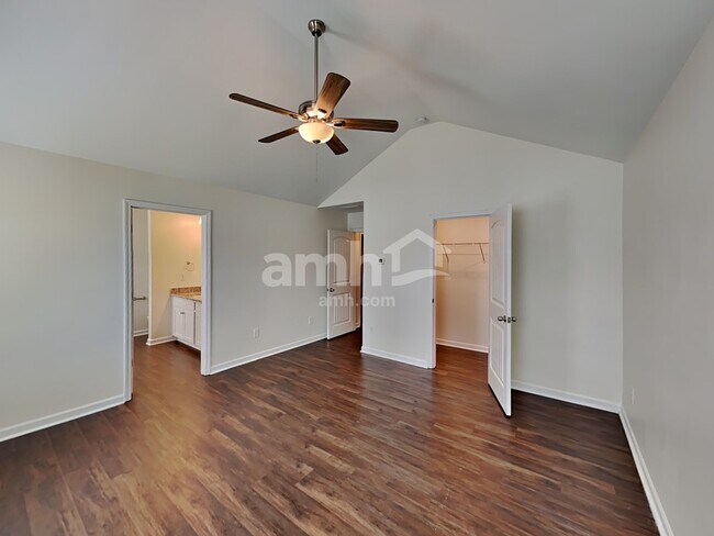 Building Photo - 306 Stable View Loop