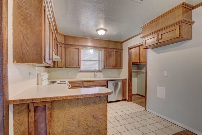 Building Photo - 3 Bed 2 Bath in Del City- Judy Dr is back!