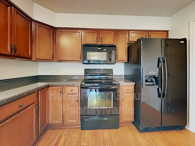 Building Photo - 114 Castle View Dr