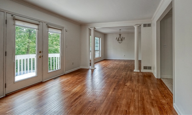 Building Photo - Fox Chapel Luxury Townhome, 4 Bedrooms, 3.5 Bathrooms, 3 Care Garage, Finished Basement.