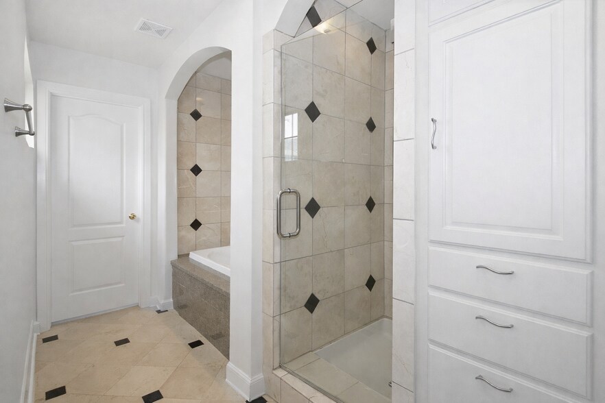 Building Photo - 2917 Normah St