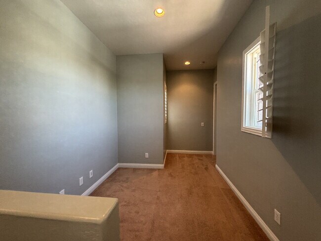 Building Photo - 5-Bed Retreat with Granite Elegance & Cozy Fireplace – 3690 Sq Ft of Comfort in Las Vegas with a ...