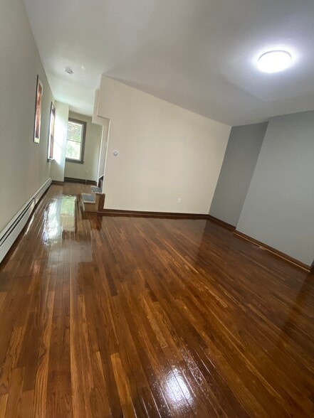 Living room - 1315 Labelle Ave