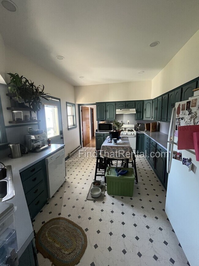 Building Photo - Downtown Carlisle Beautifully Renovated Pe...