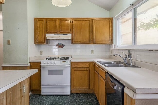Building Photo - 16821 Whitebrush Loop