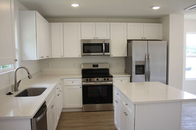 Building Photo - Almost - Brand new townhouse in Kannapolis...