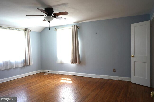 Primary Photo - 252 Crosshill Rd