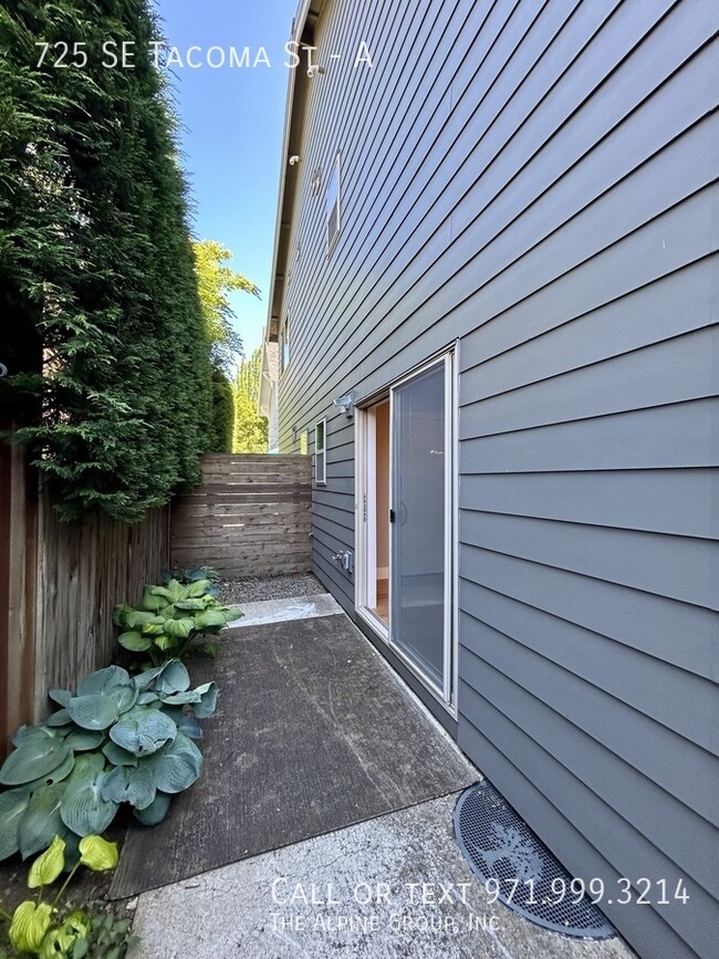 Building Photo - 725 SE Tacoma St