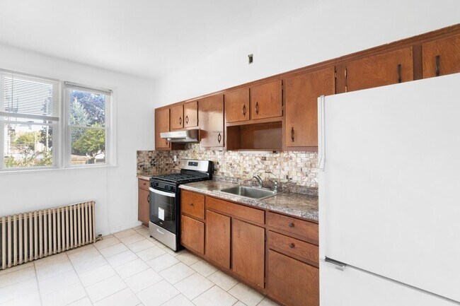 Building Photo - 182 Avenue F