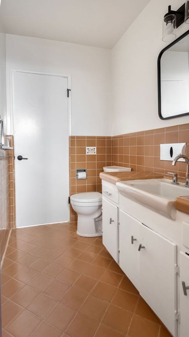 Building Photo - Chi110