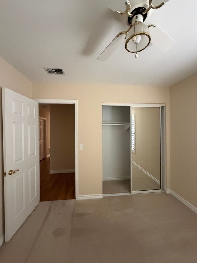 Building Photo - 2377 Sommerset Dr