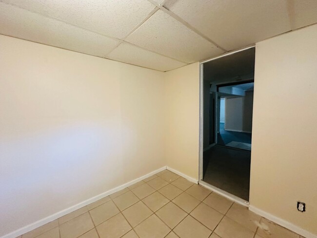 Building Photo - MOVE-IN READY !! BEAUTIFULLY  PROPERTY WIT...