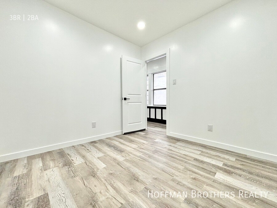 Building Photo - 1518 11th Pl