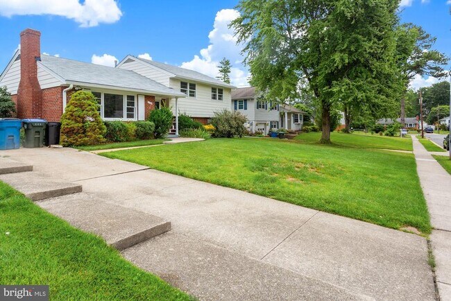 Building Photo - 7106 Jayhawk St