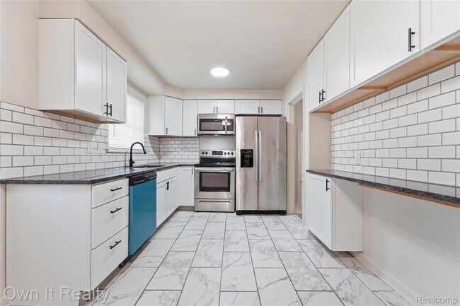 Building Photo - 24985 Mabray Ave
