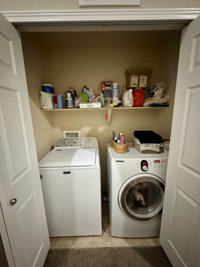 Building Photo - Updated Townhome in North Colorado Springs