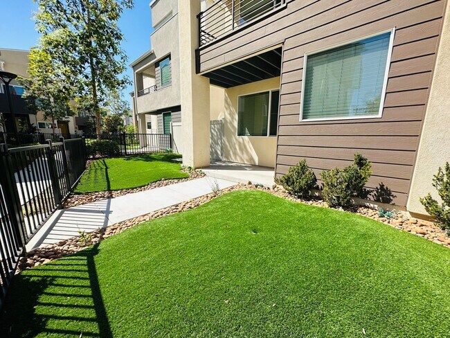 Building Photo - 1835 Vesta Dr